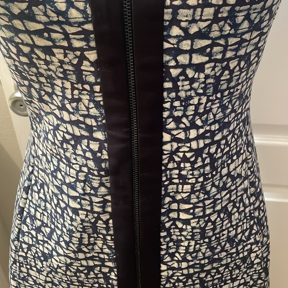 EUC Tory Burch Womens Geometric Print ZIP Front Ponte Dress Blue Size Xsmall - Picture 6 of 13